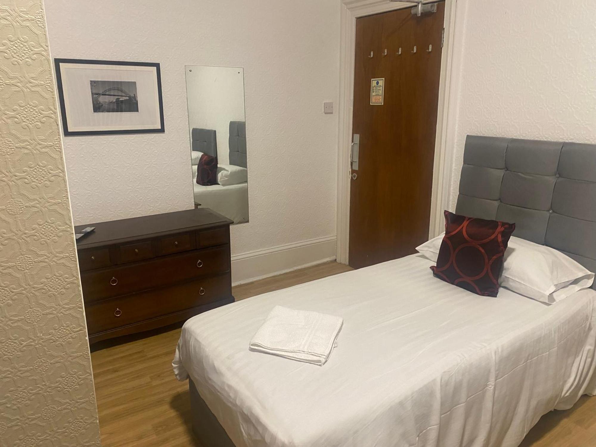 Clifton Hotel Newcastle Habitación foto